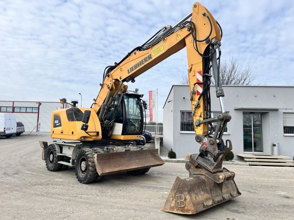LIEBHERR A918 Compact