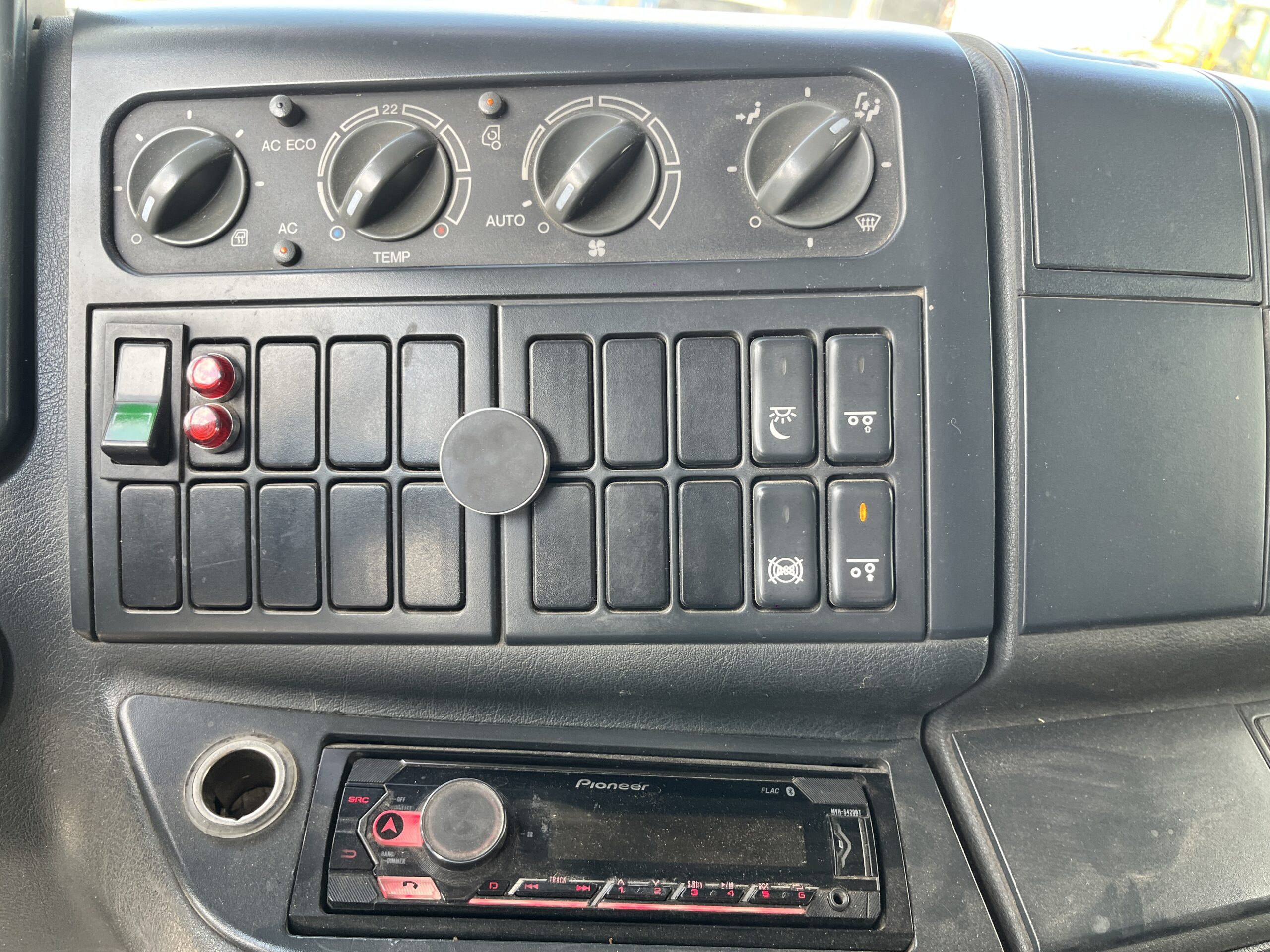 CAMIÓN GRÚA MAN TGA 26.350 - Imagen 14