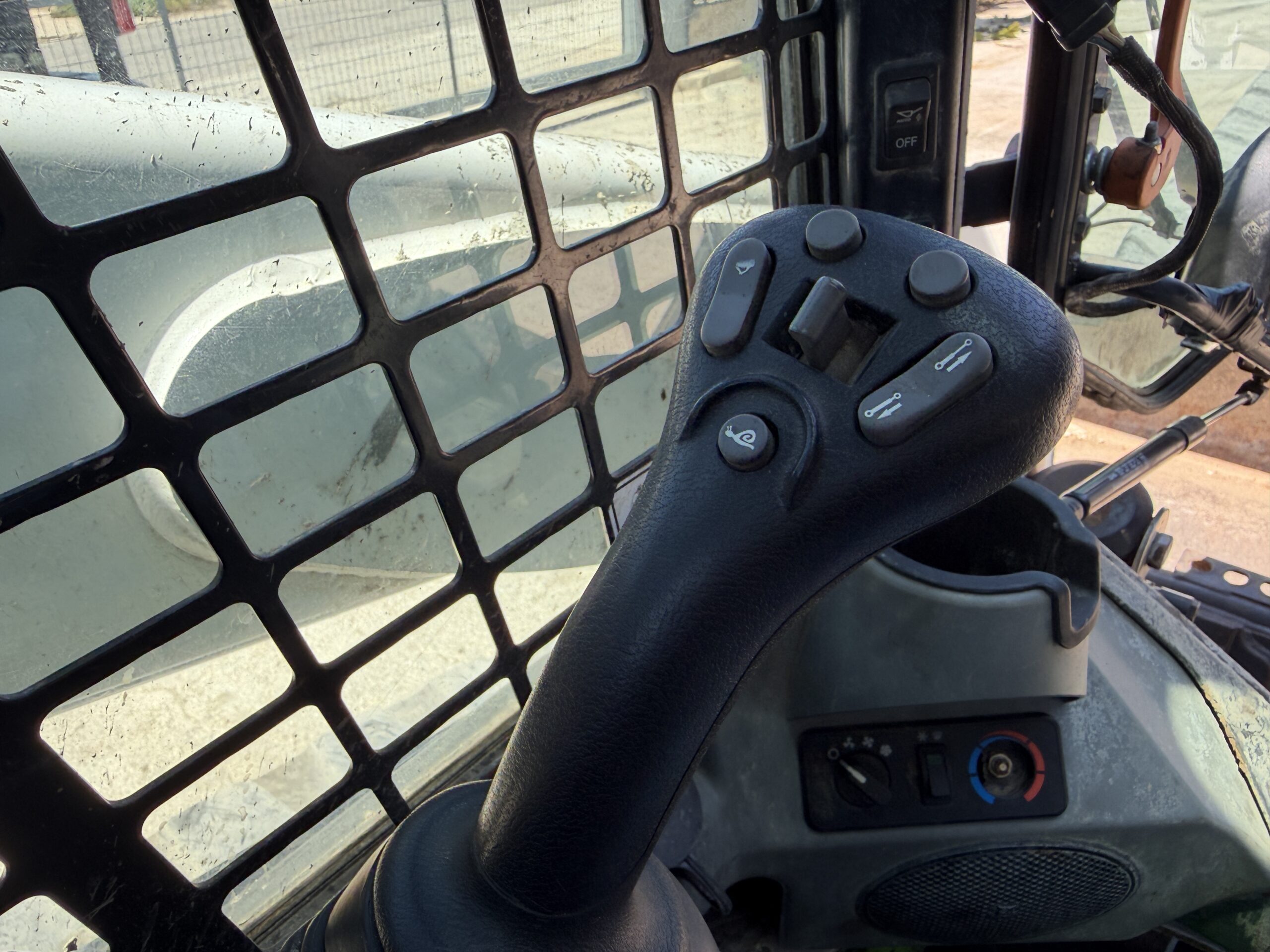 BOBCAT T770 - Imagen 14