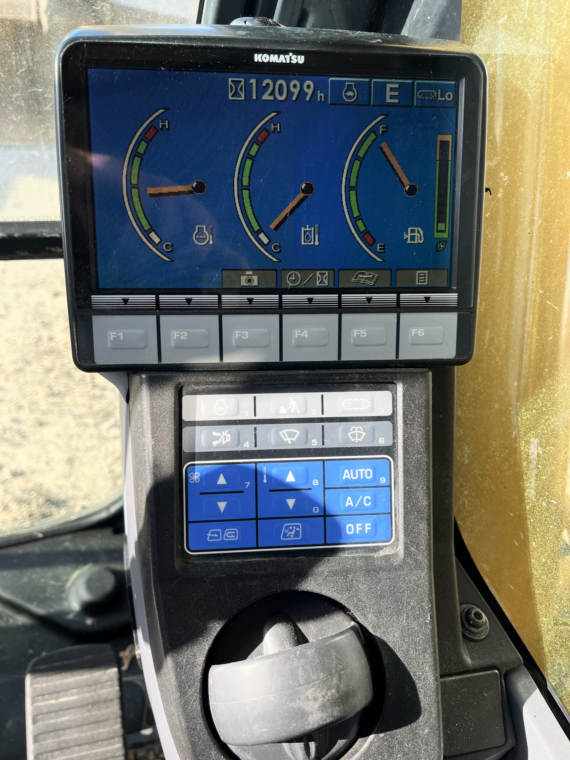 KOMATSU PC210 LC-8 - Imagen 22