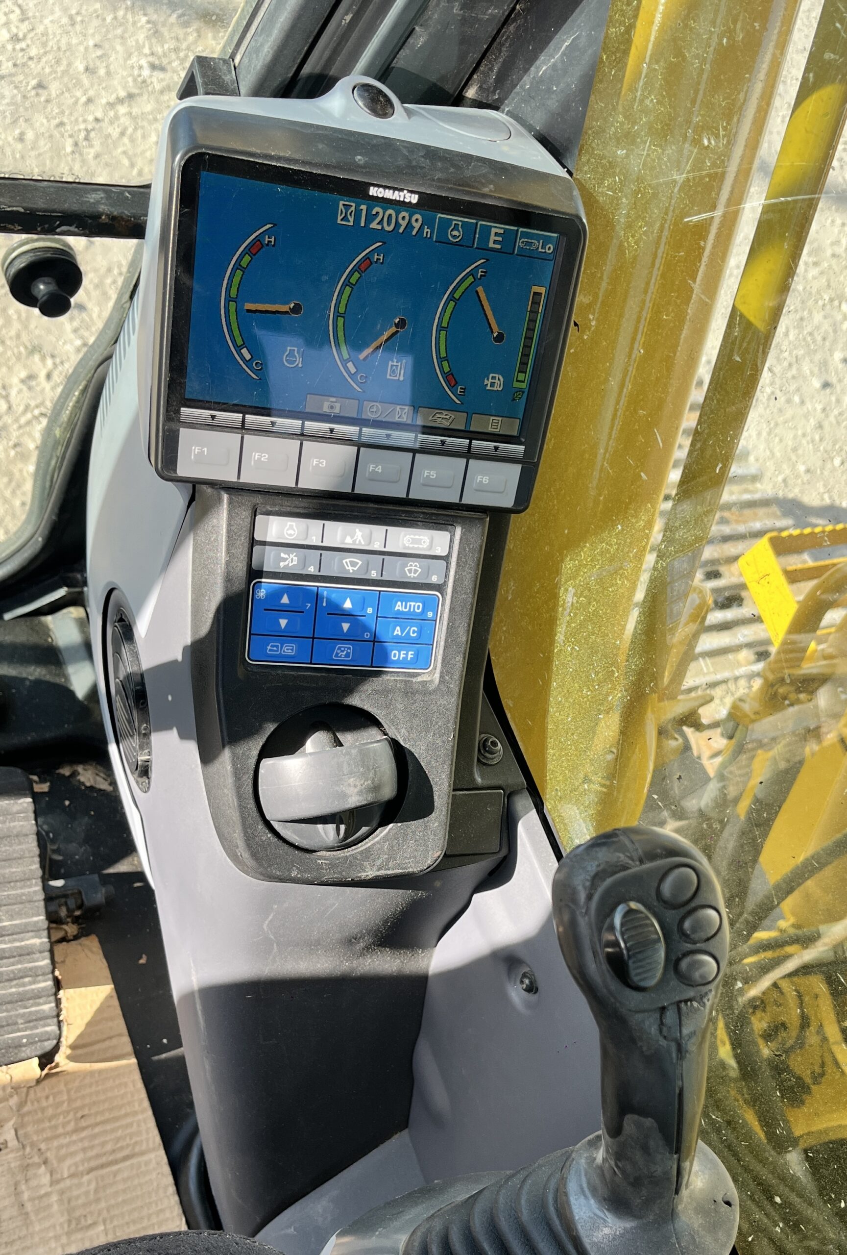 KOMATSU PC210 LC-8 - Imagen 23