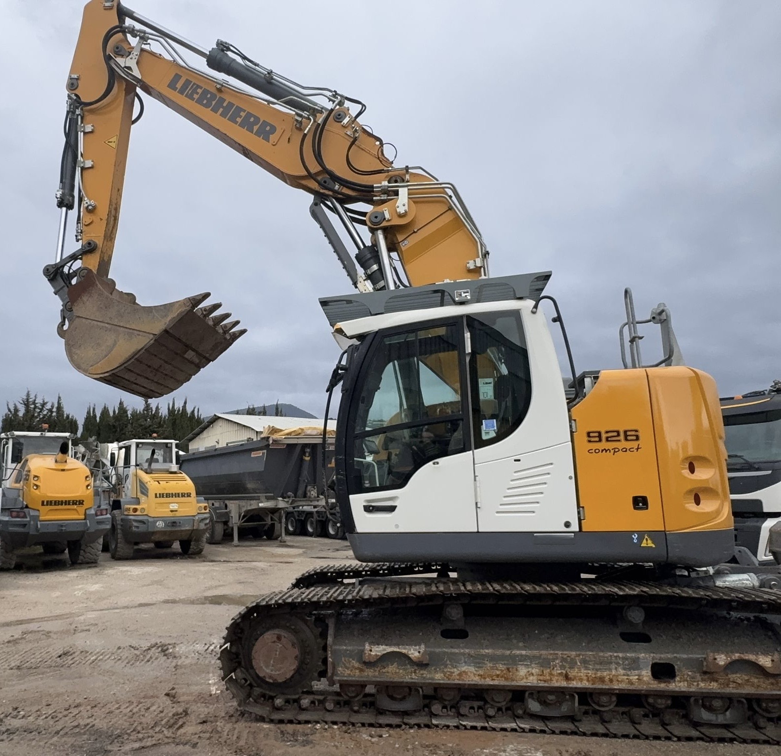 LIEBHERR R926 COMPACT - Imagen 3